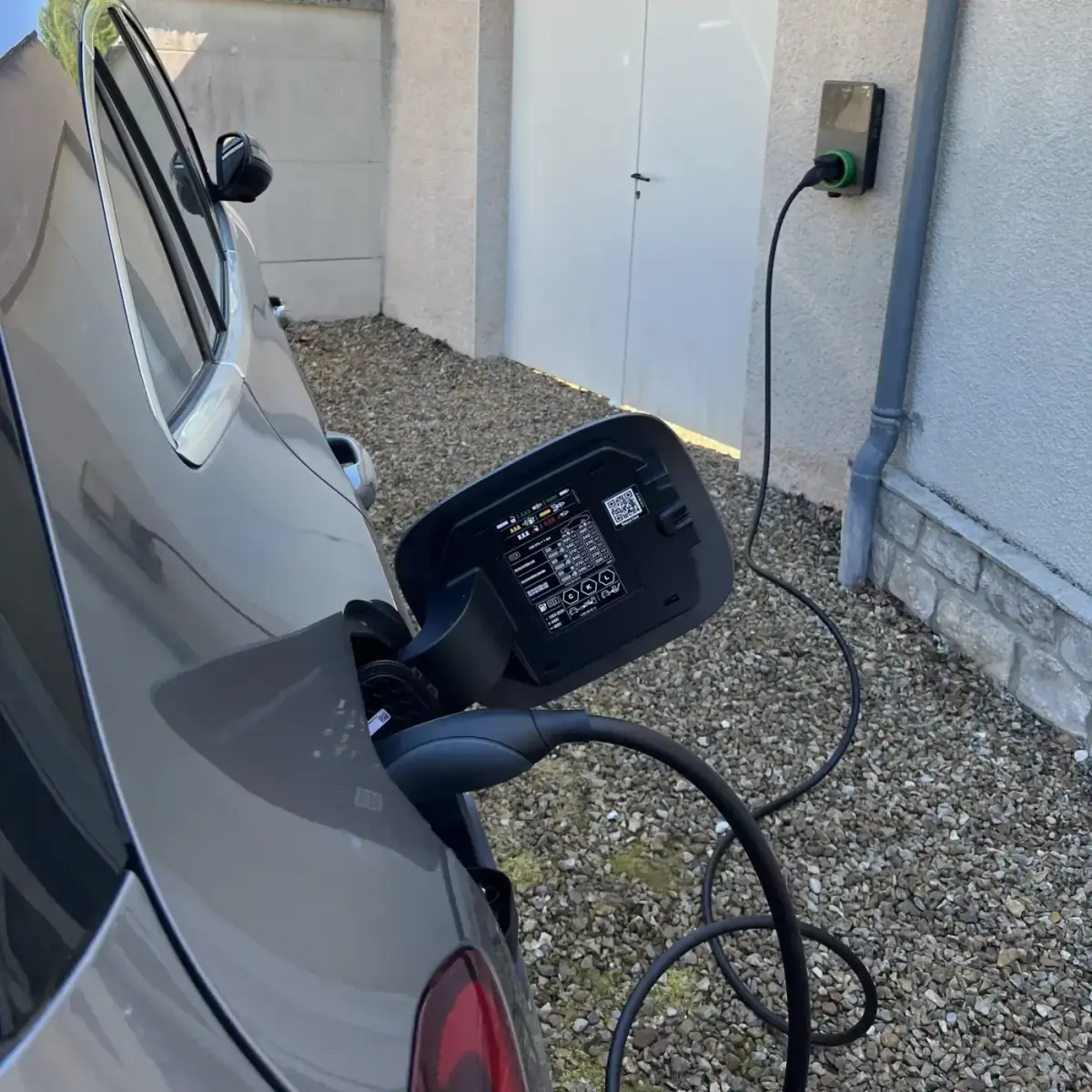 Borne de recharge IRVE à Lyon