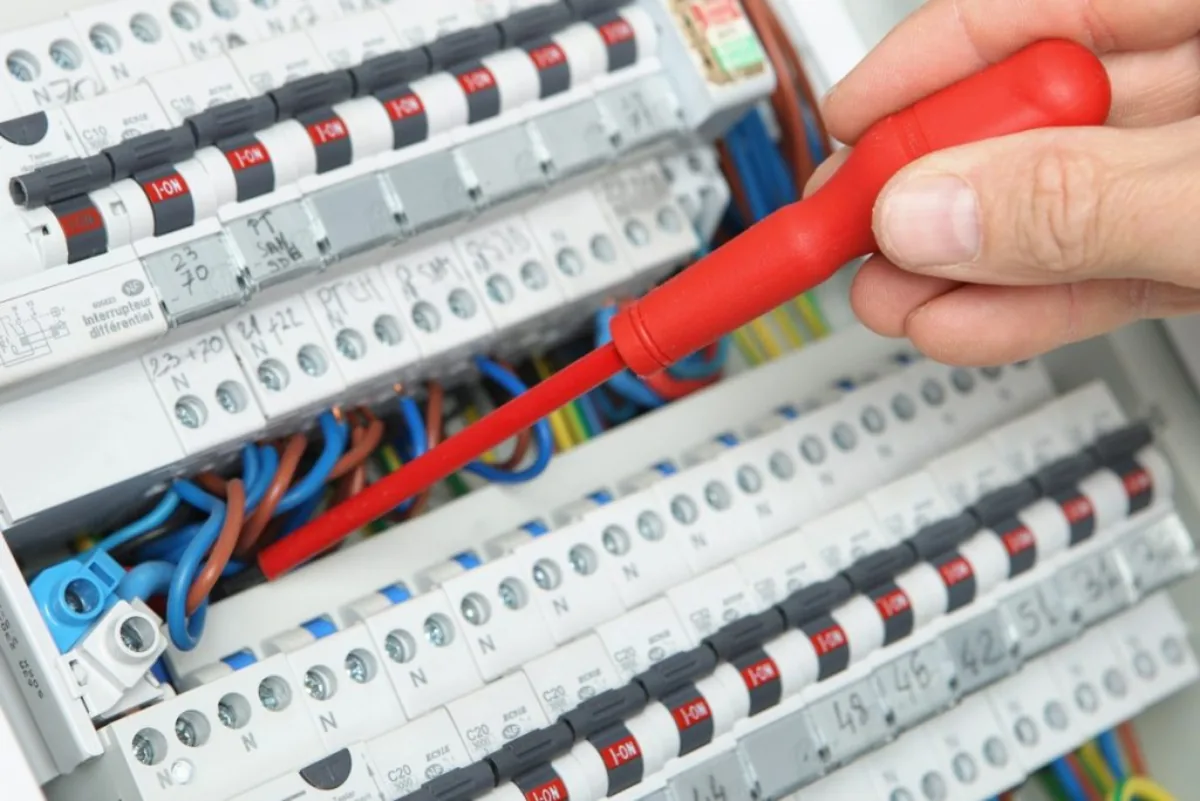 SOS électricien 24h/24 et 7j/7 à Lyon